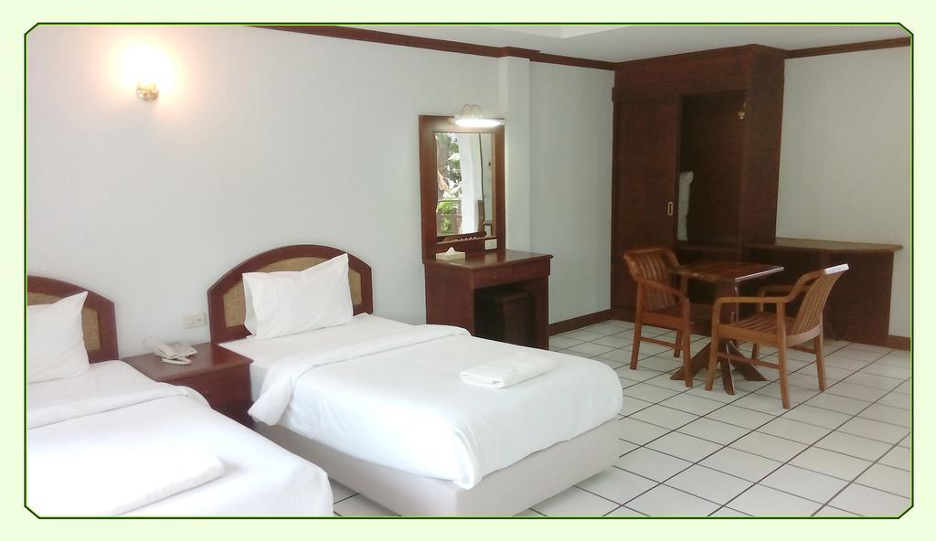 Thong Paeka Hotel Prasat الغرفة الصورة
