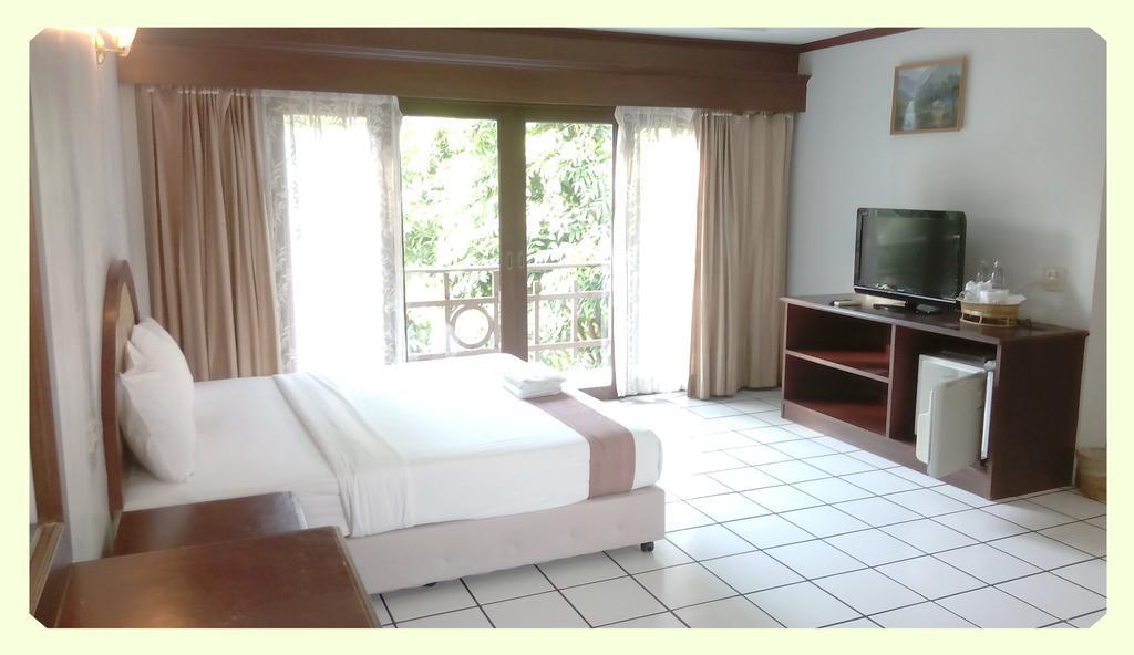 Thong Paeka Hotel Prasat الغرفة الصورة