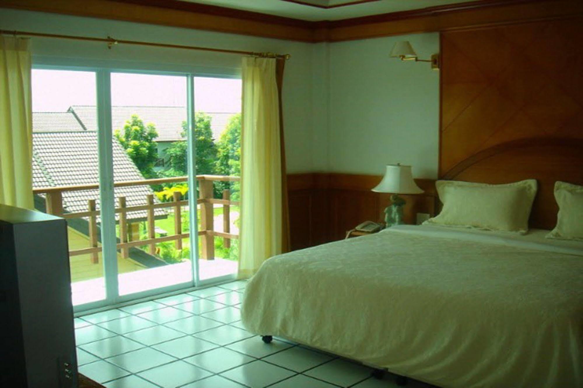 Thong Paeka Hotel Prasat المظهر الخارجي الصورة
